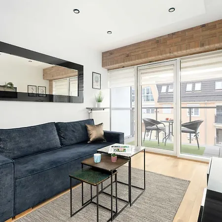 Modern Family With Parking And Balcony In The Center By Renters *