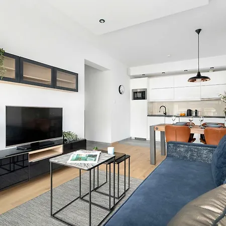 Apartament Modern Family With Parking And Balcony In The Center By Renters *