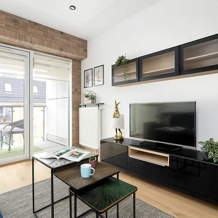 Modern Family With Parking And Balcony In The Center By Renters *
