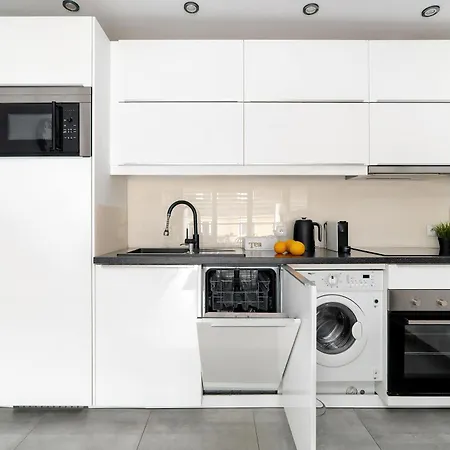 Apartament Modern Family With Parking And Balcony In The Center By Renters