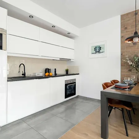 Modern Family With Parking And Balcony In The Center By Renters Apartamento *