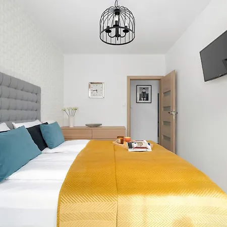 Modern Family With Parking And Balcony In The Center By Renters * Poznań