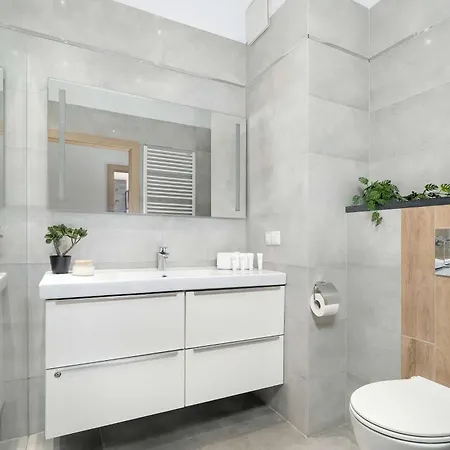 Modern Family With Parking And Balcony In The Center By Renters Apartament *