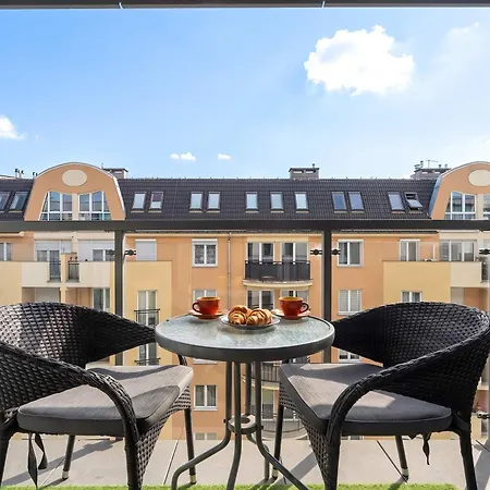 Apartament Modern Family With Parking And Balcony In The Center By Renters